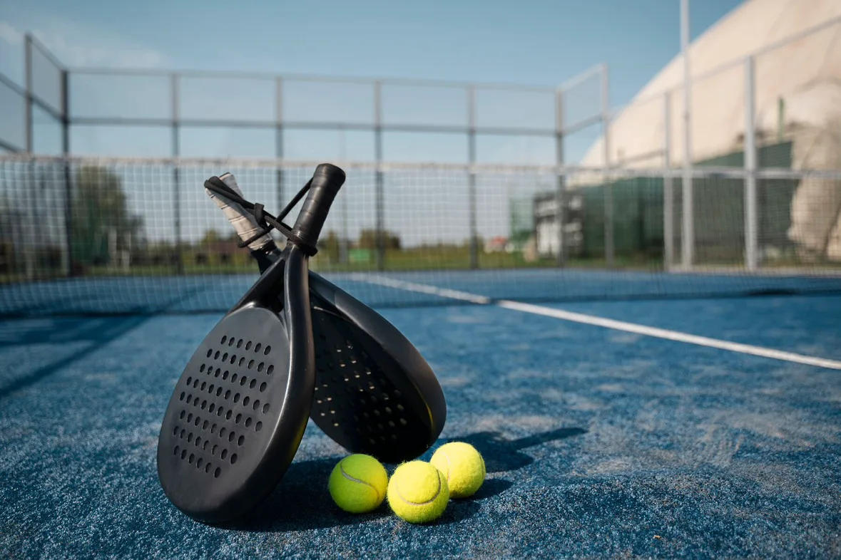 صورة النشاط: مين جاهز لماتش بادل؟ 🎾