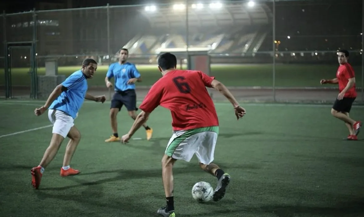 صورة النشاط: ناقصنا لعيبة مين ينزل ماتش؟ ⚽